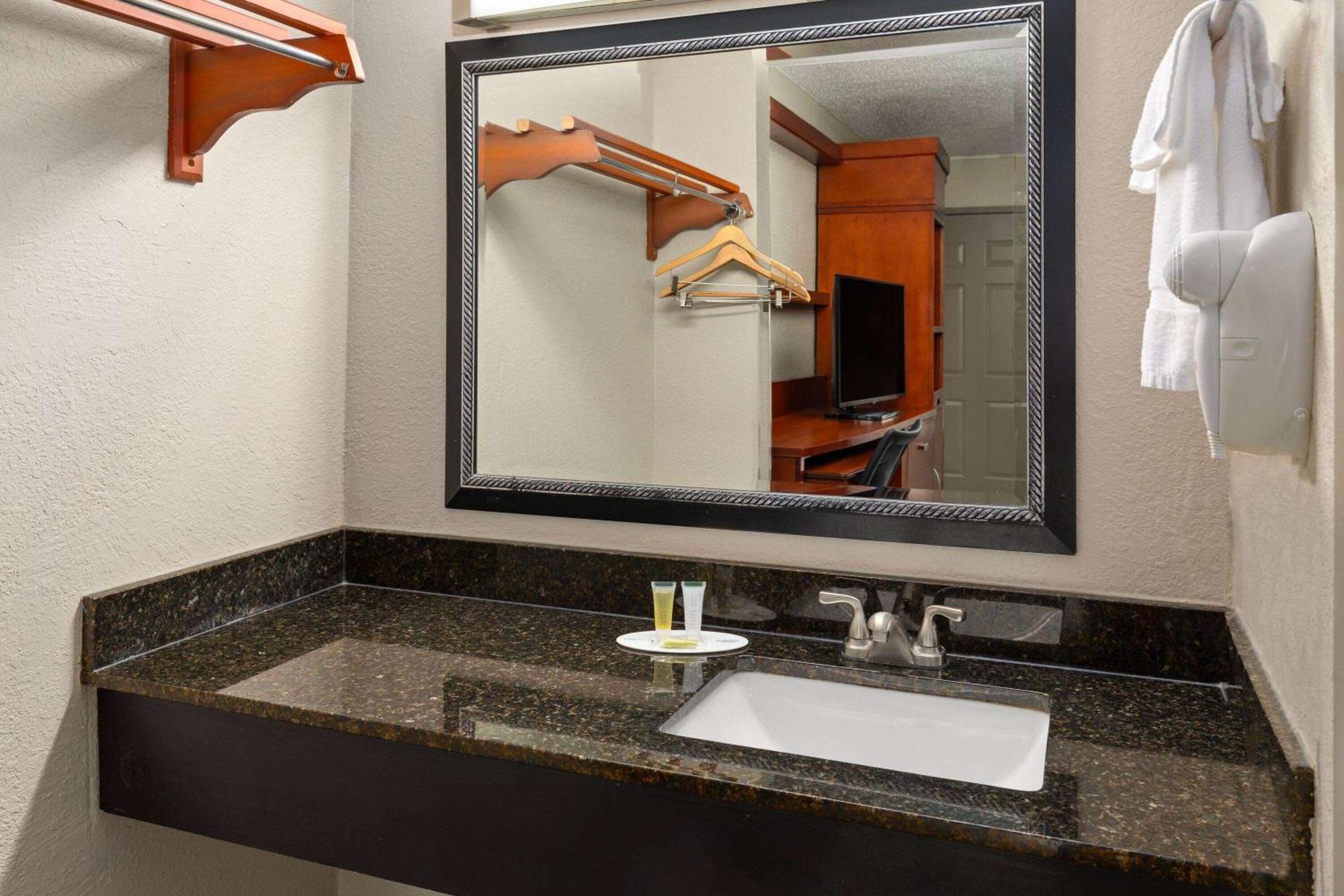 Days Inn By Wyndham Knoxville East Exteriér fotografie